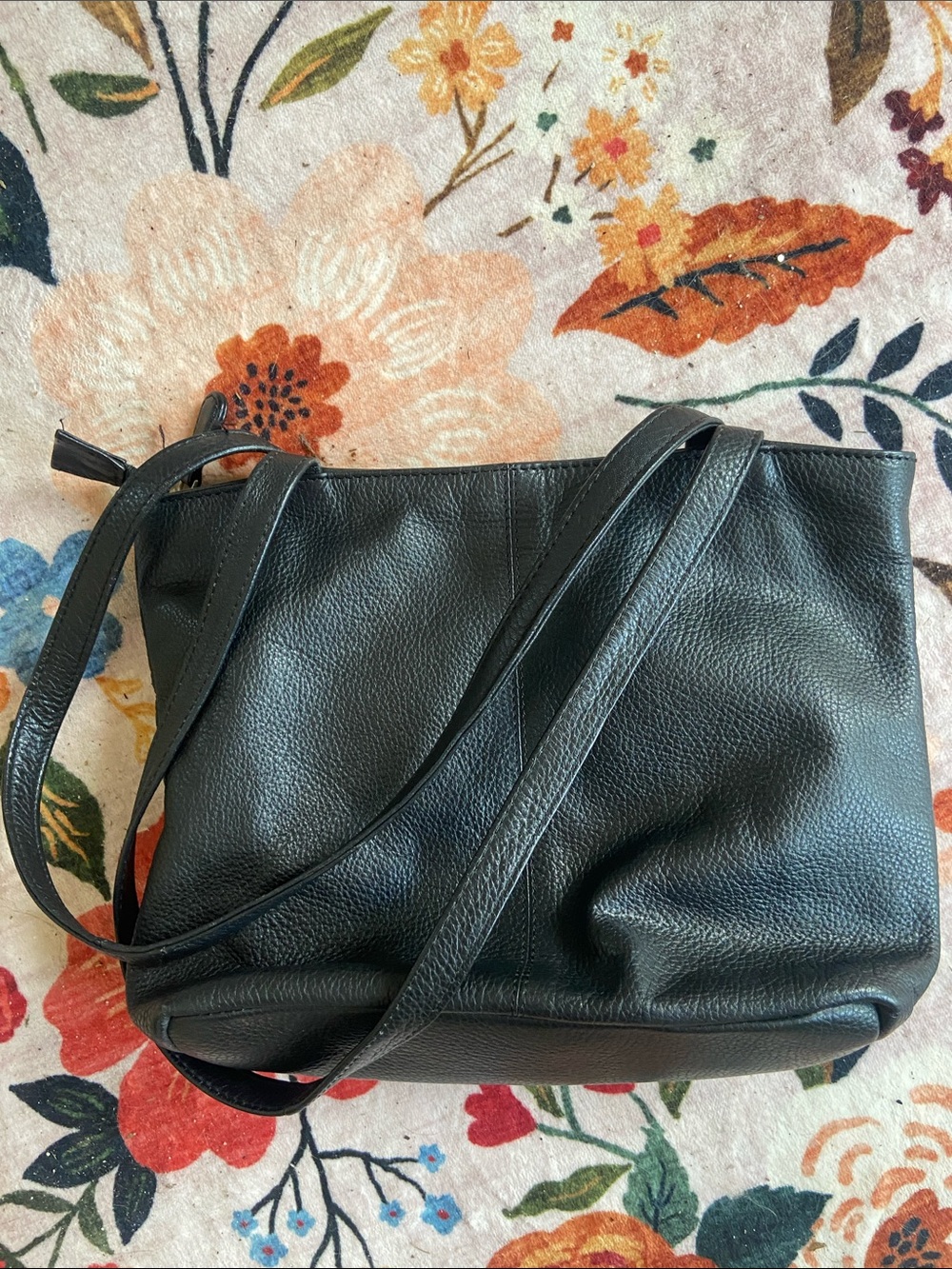 Everyday Black Leather Shoulder Bag with Double Straps